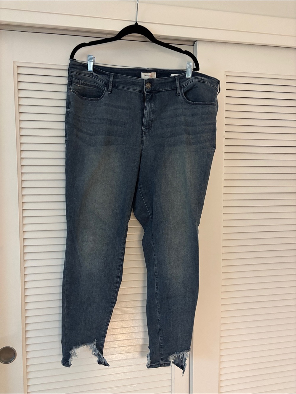 Skinnygirl Dark Blue Cropped Jeans with Frayed Hem